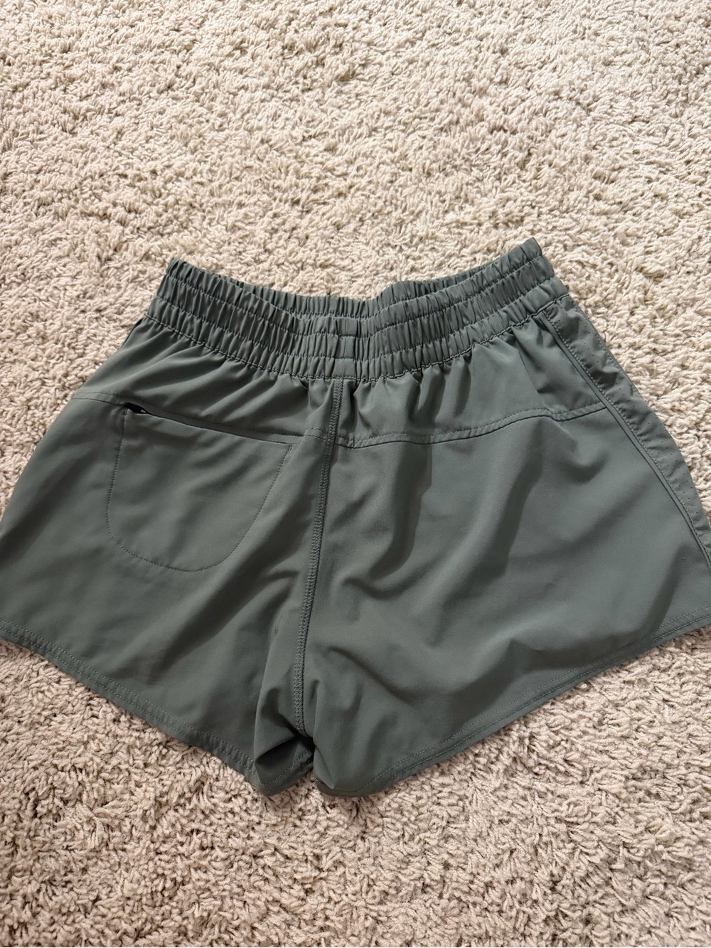 Vuori Women’s Dash Short - size small - Picture 3 of 5
